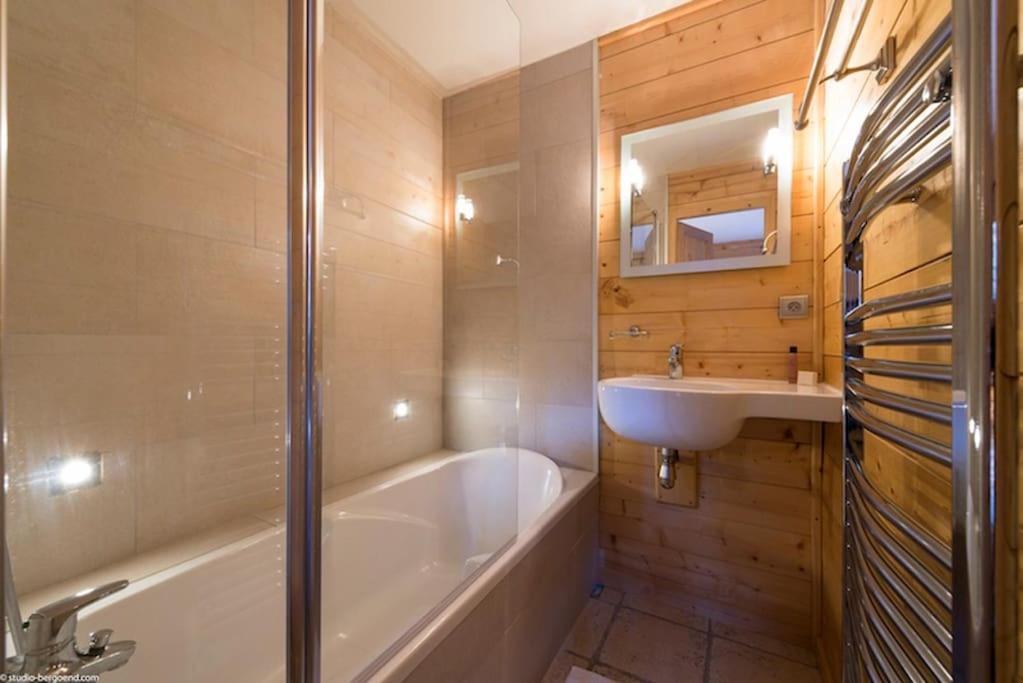 Cosy 4 Bedroom Chalet With Hot Tub Saint-Marcel  외부 사진