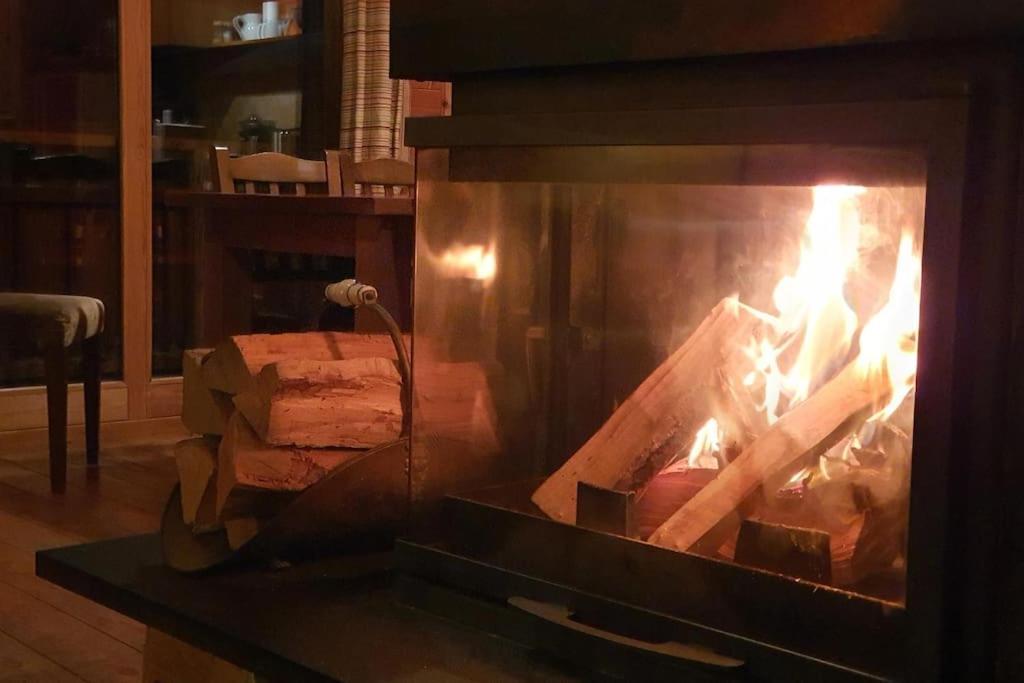 Cosy 4 Bedroom Chalet With Hot Tub Saint-Marcel  외부 사진