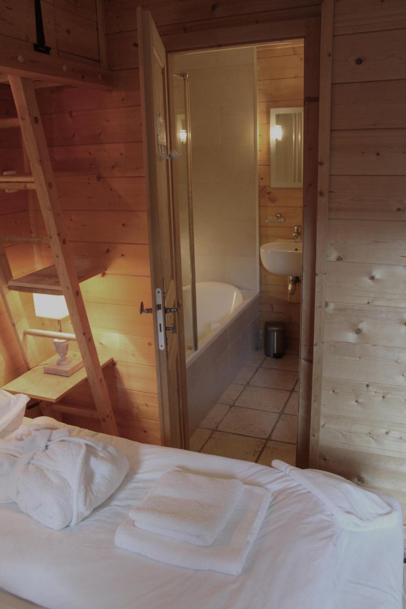 Cosy 4 Bedroom Chalet With Hot Tub Saint-Marcel  외부 사진