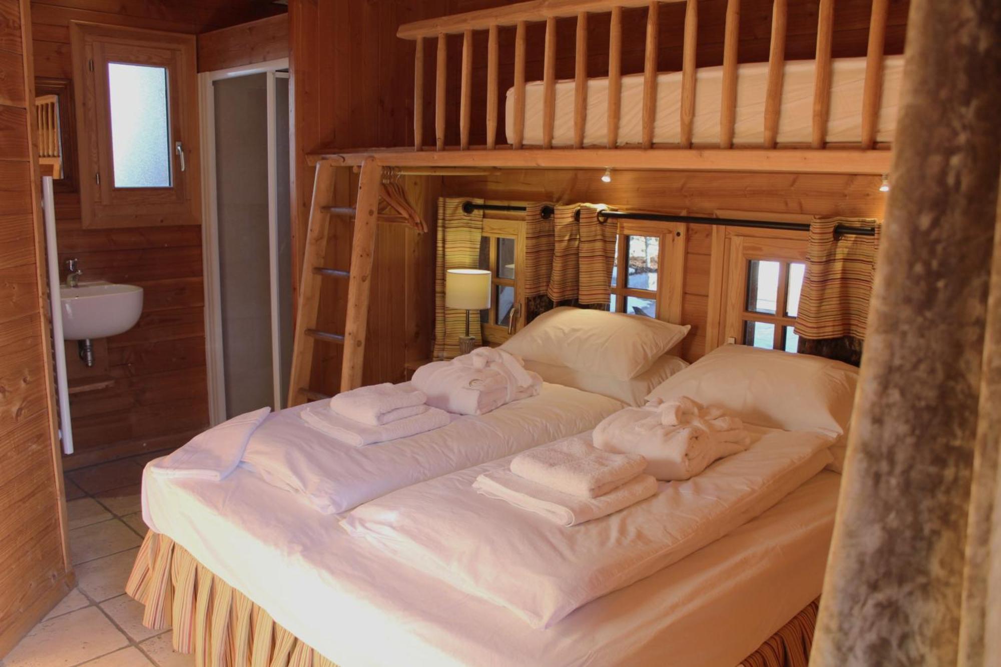 Cosy 4 Bedroom Chalet With Hot Tub Saint-Marcel  외부 사진